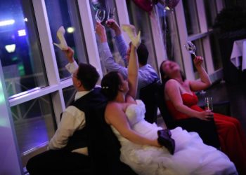 Das Fragen-Übereinstimmungsspiel für Braut und Bräutigam bei der Hochzeitsfeier