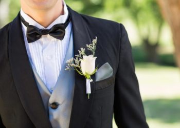 Boutonniere - Die Ansteckblume für den Bräutigam auf der Hochzeit