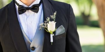 Boutonniere - Die Ansteckblume für den Bräutigam auf der Hochzeit