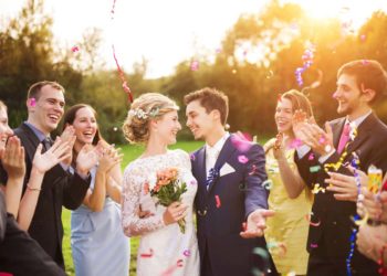 Ein Kleid für das Standesamt finden