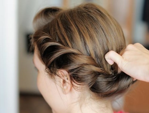 Flechtfrisur formal zur Hochzeit Haarschmuck Broschen mit Steinen