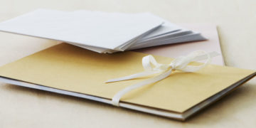 Die Hochzeit beginnt bei der Einladungskarte