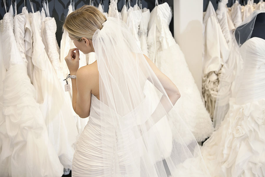Fotos bei der Brautkleid-Anprobe machen - erlaubt oder nicht? Die Suche nach dem Brautkleid