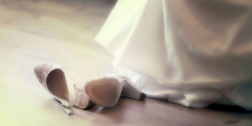 Flache Brautschuhe in Ivory bei Amazon