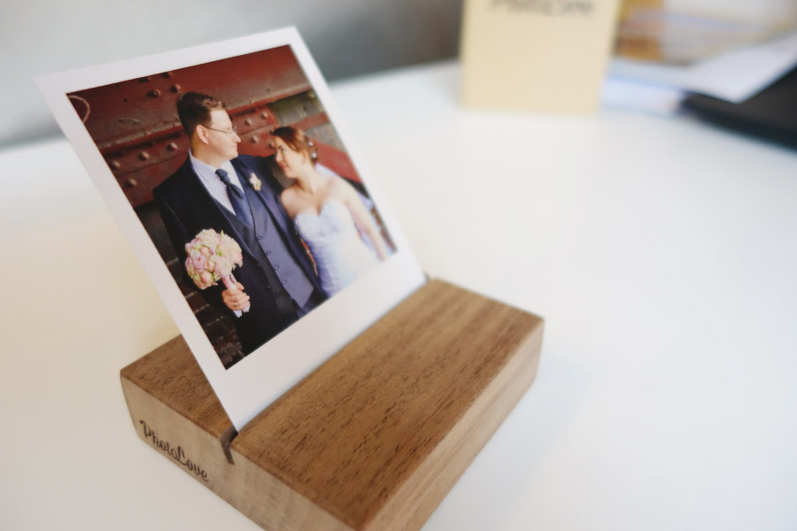 Fotos der Hochzeit als Polaroids für das Regal mit dem Photolove Photoblock