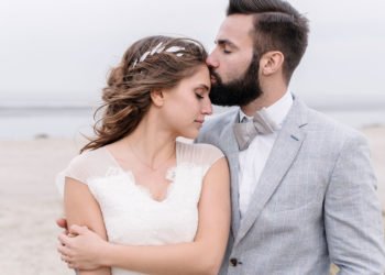 Eine maritime Strandhochzeit in Royalblau