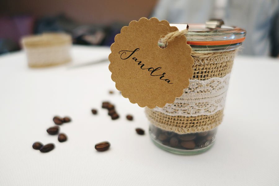 Individuelle Kaffeemischung als Gastgeschenk für die Hochzeit im Vintage-Einmachglas
