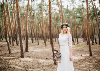 Verträumtes Wald-Fotoshooting in einem Brautkleid von Amazon