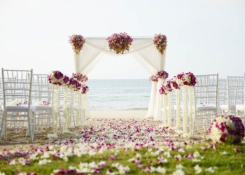 Eine standesamtliche Hochzeit am Strand direkt am Meer