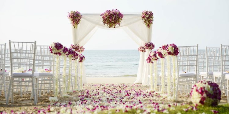 Eine standesamtliche Hochzeit am Strand direkt am Meer