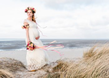 Heiraten mit Babybauch in einem hübschen Brautkleid von Labude