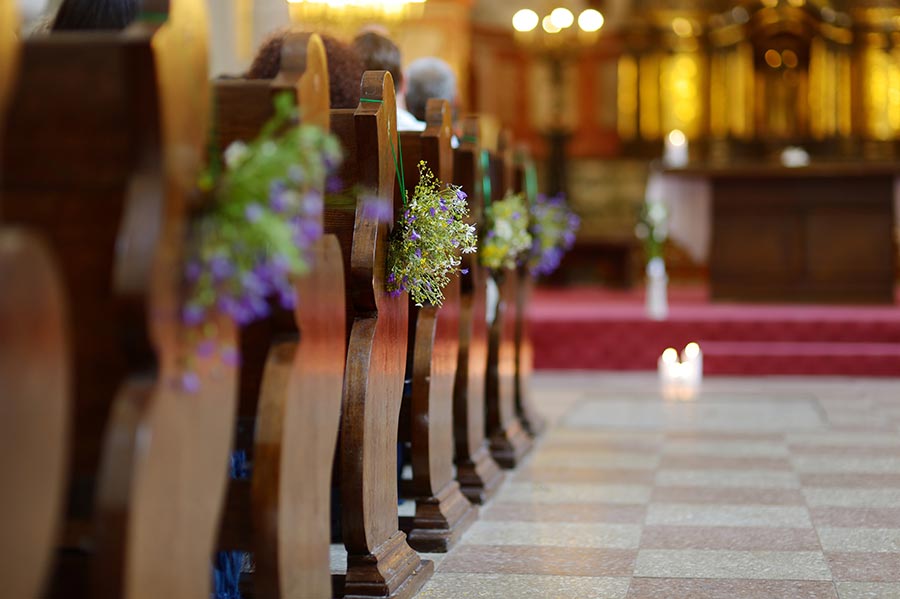 Idee für die Kirchenbank Deko zur Hochzeit Bild 2