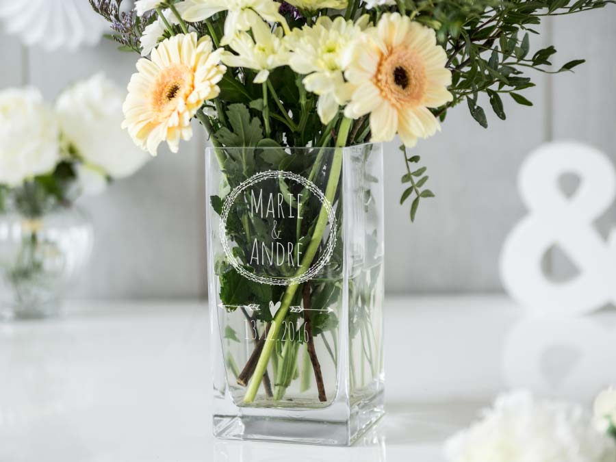 Personalisierte Vase zur Hochzeit für die Tischdeko von Personello