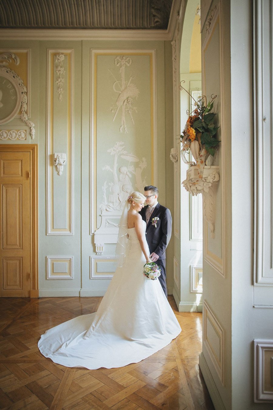 Braut und Bräutigam im Schloss Wolkenburg