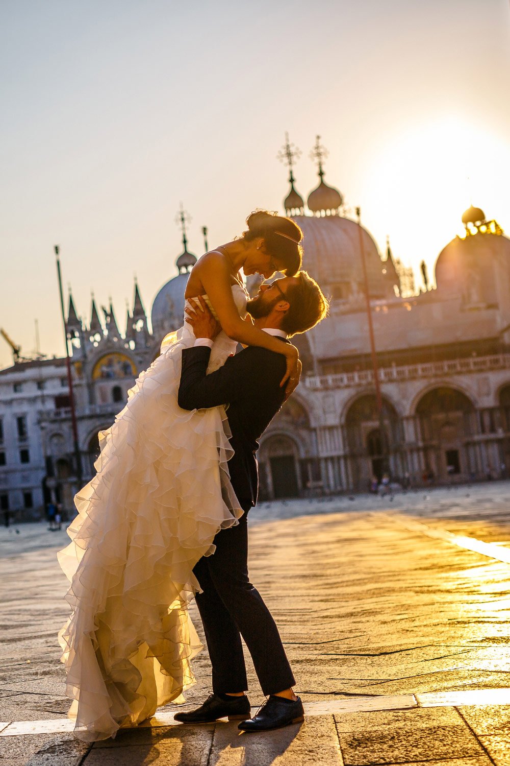 Brautpaar auf dem Markusplatz in Venedig