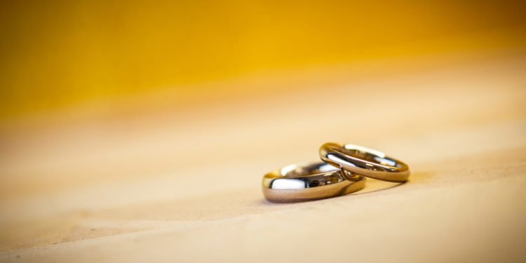 Ringe für die Hochzeit selber schmieden: individuell & einzigartig