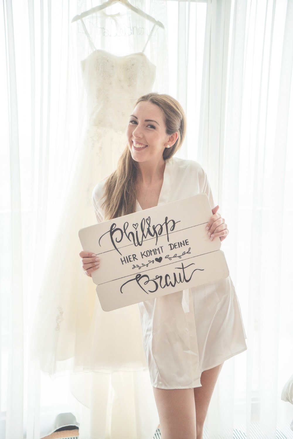 Holzschild mit Spruch hier kommt deine Braut – Vintage in Pastelltönen: Die Hochzeit von Jennifer & Philipp