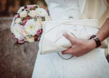 Clutch für die Braut am Tag der Hochzeit