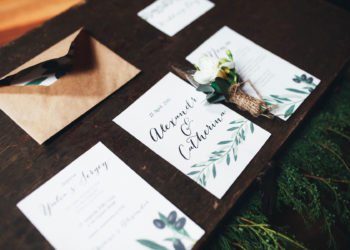 Die 10 besten Anbieter für Hochzeitseinladungen und Hochzeitskarten