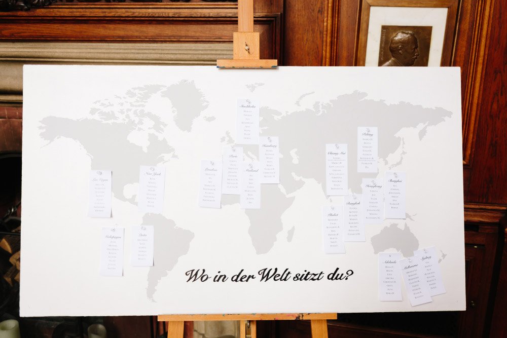 Weltkarte als Sitzplan bei der Hochzeit