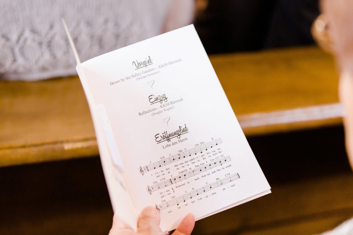 Kirchenheft für die Hochzeit personalisiert und passend zur Papeterie