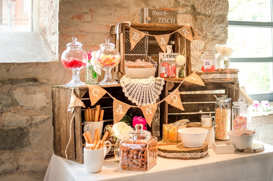 Candybar mit Holzkisten