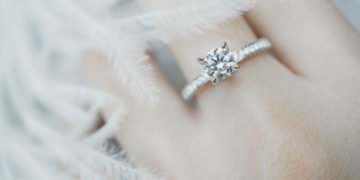 Eheringe mit einem Diamanten aus den Haaren des Partners & weitere Ideen für ganz persönliche Ringe