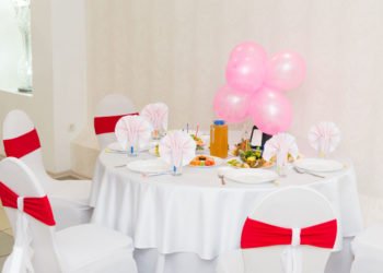 Kindertisch bei der Hochzeit: Das könntet ihr dafür gebrauchen