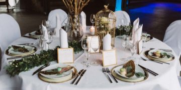 Wintermärchen: Eine Hochzeit in Gold, Grün und Marone
