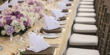20 Beispiele für Tischdekoration auf langen Tafeln bei der Hochzeit