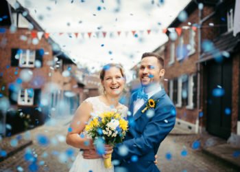 Rustikale Sommerhochzeit in Gelb mit vielen Sonnenblumen