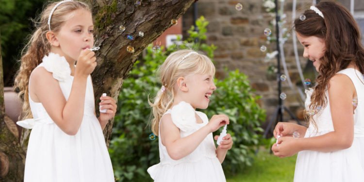 10 Ideen um Kinder bei der Hochzeit zu beschäftigen