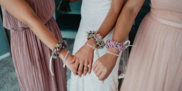 Armbänder für die Trauzeugin und den Brautjungfern