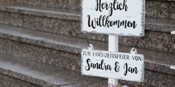 Handbemalte Willkommensschilder aus Holz für eure Hochzeit