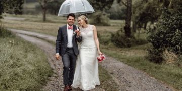 So schön kann eine verregnete Hochzeit unter freiem Himmel aussehen!