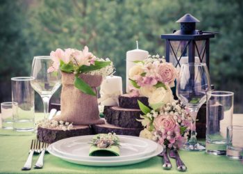 Baumscheiben für die Tischdeko bei der Hochzeit