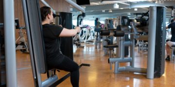 Abnehmen bis zur Hochzeit: Gerätetraining und Live-Kurse