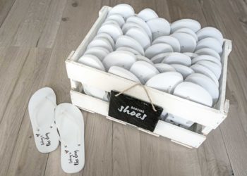 Flip Flops für müde Tanzfüße bei der Hochzeitsfeier