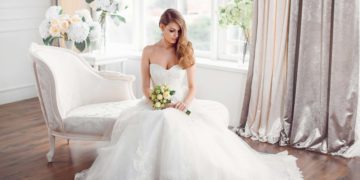 Wann sollte spätestens das Brautkleid bestellt werden?