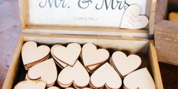 Gästebücher aus Holz für die Hochzeit