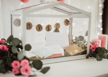 Gewächshaus als Kartenbox bei der Hochzeit