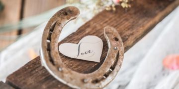 Hochzeit auf dem Pferdehof: Das Thema Pferde mit einbinden