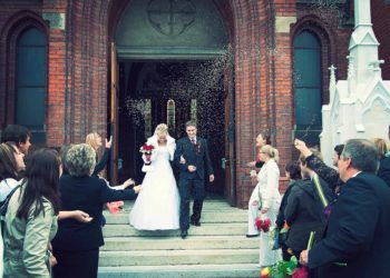 Sind Tag und die Uhrzeit der kirchlichen Trauung frei wählbar?