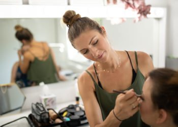 Visagistin Sandra Holuscha von Brautliebe im Interview