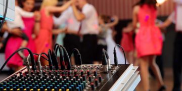 DJ für die Hochzeit finden: so funktioniert es ganz einfach!