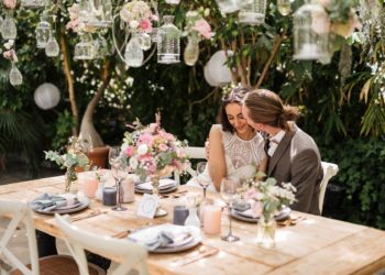 Klassische Hochzeit im Gewächshaus – Ein Traum in Rosa