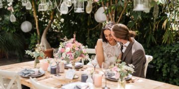 Klassische Hochzeit im Gewächshaus – Ein Traum in Rosa