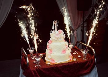 30 Lieder für das Hereinfahren und Anschneiden der Hochzeitstorte