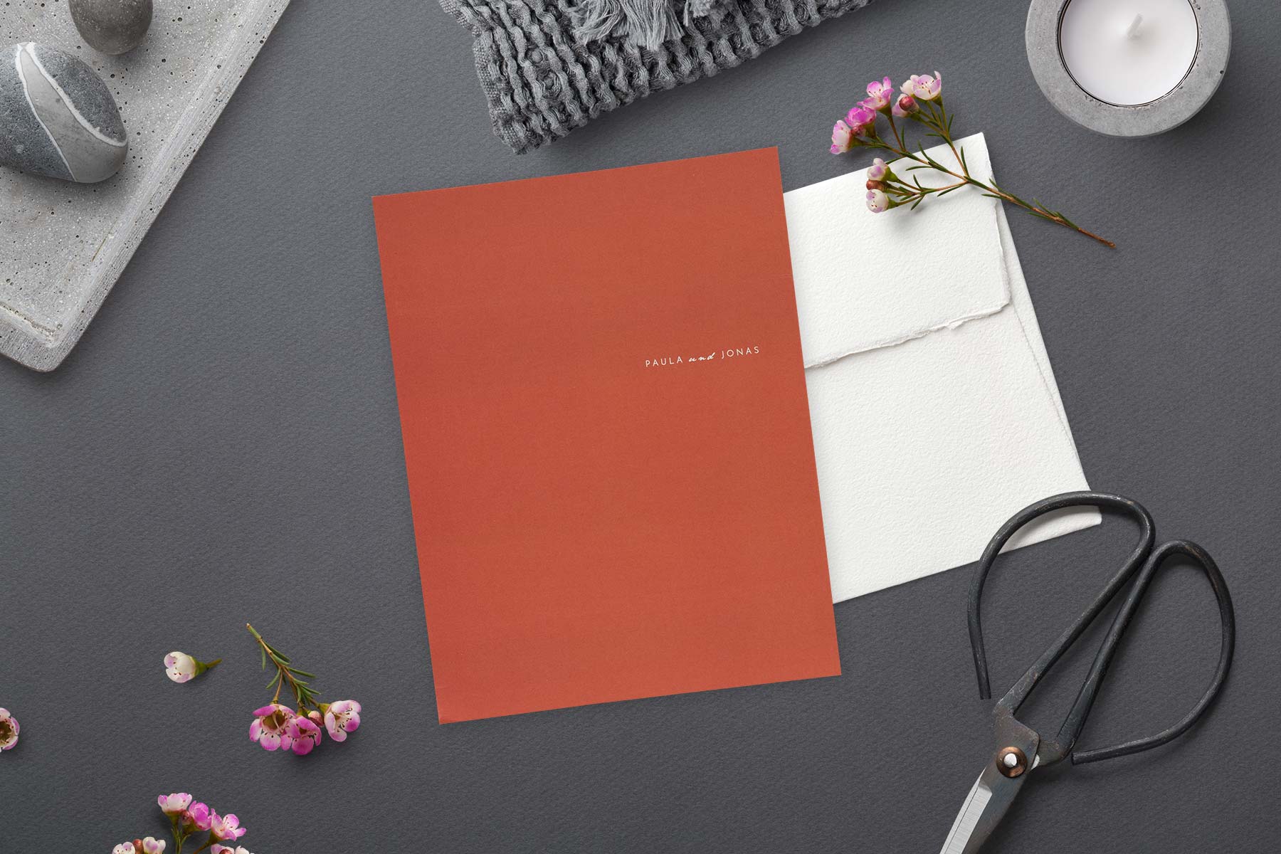 Rosemood Hochzeitseinladung Manuskript im hochkant Format