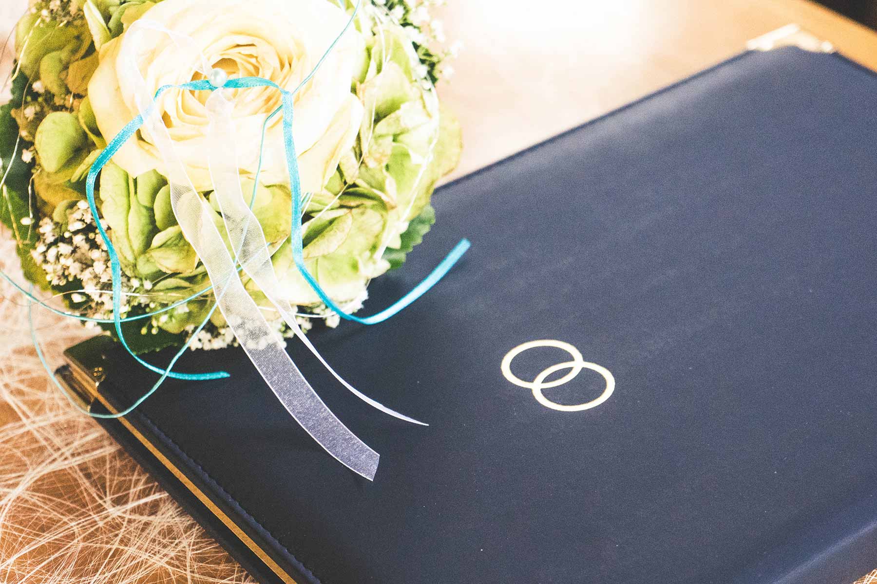 mit dem Pfarrer bzw. Pastor vor der Hochzeit